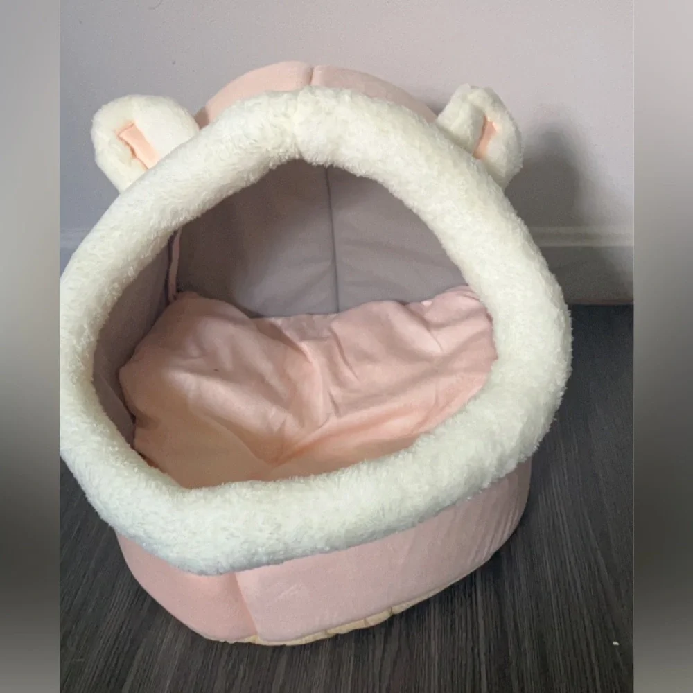 Pink pet bed for small pets